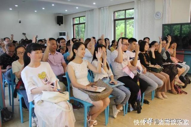 全场|“穿成这样怎么好意思来家长会?”听到这话,老师反怼引全场欢呼