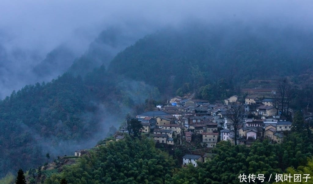 山顶|在山顶找一处民宿，清晨一边看云海一边吃早餐