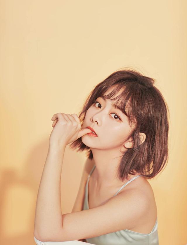 编发 发型师透漏:女生这4种发型留久了,发际线会很快上移,赶紧换了