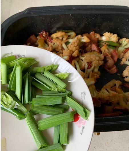 放水|非常的下饭,腊肉干锅花菜,就是不放水