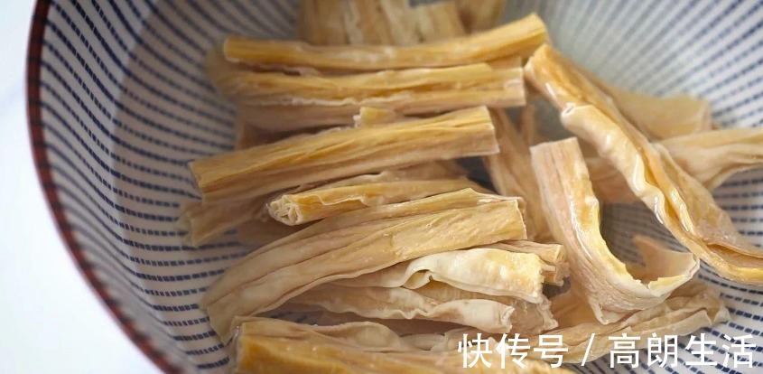 硬心|无论冬夏,用这方法泡腐竹,10分钟就泡开,柔软又筋道,还没硬心