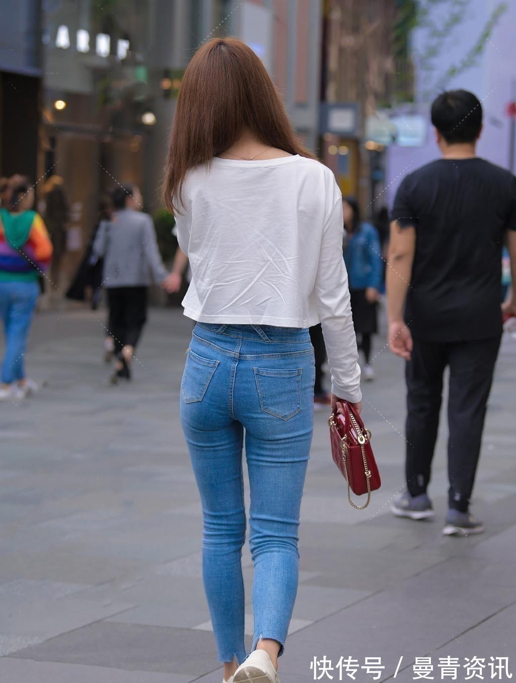 高跟鞋 日常穿搭不用慌,选择百搭牛仔裤,让造型时尚感一直在线