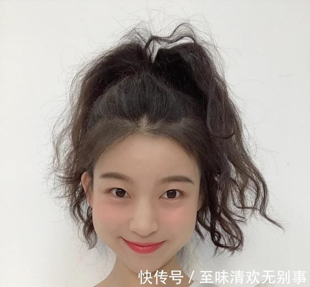 发型 今年最流行的三种水果发型苹果头可爱,香蕉头帅气,菠萝头元气!