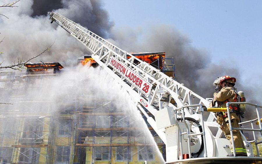 电梯|卖掉4楼买了30楼后，我后悔了！过来人总结高楼层的“4大问题”