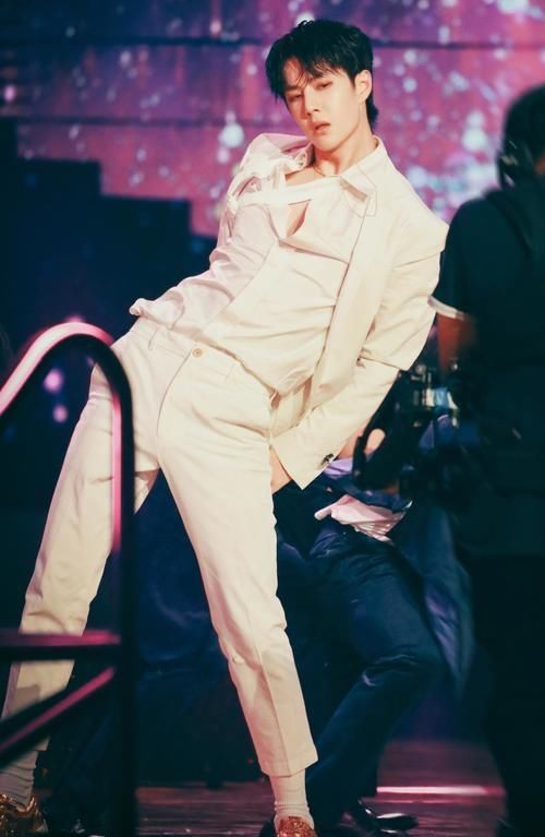 天天向上|王一博为《天天向上》丧失表情管理,节目组为他破例发声