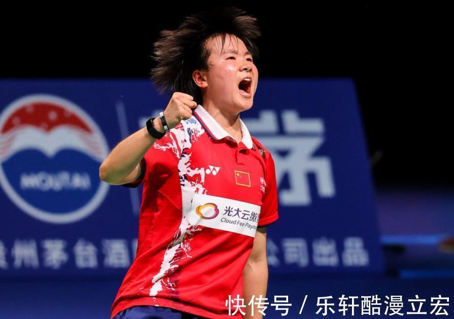 国羽|五星红旗在丹麦升起,国羽携手登上领奖台,高唱国歌,日本队失落