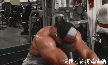 三角肌|增肌打造完美背部,3个动作,增强倒三角,练出“圣诞树”