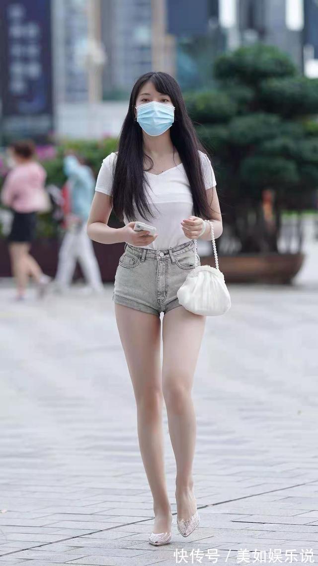 清凉 短裤装和裙装是夏季的主旋律,它穿出了夏季的清凉,优雅的美