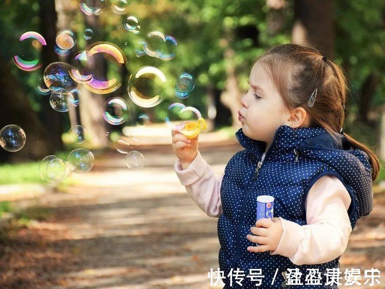 小绮|已经满两岁的宝宝,这三个技能都掌握了吗?全部做到说明发育达标