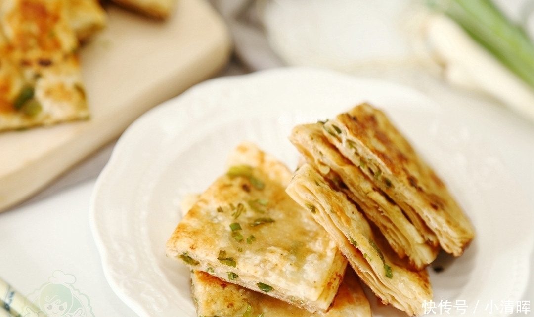 又快又好|葱花饼吃了几十年,第一次发现如此妙招,太棒了!又快又好层层酥