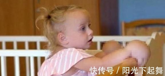 手臂|美国两岁女童手如莲藕般,腹部双脚也不断肿大,医生:无药可医!