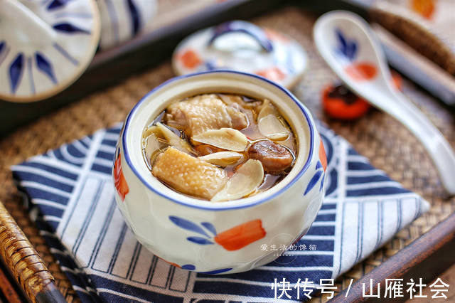 米酒|炖鸡汤时,不要直接下锅炖,多加这一步,鸡汤鲜味十足,好喝不腻