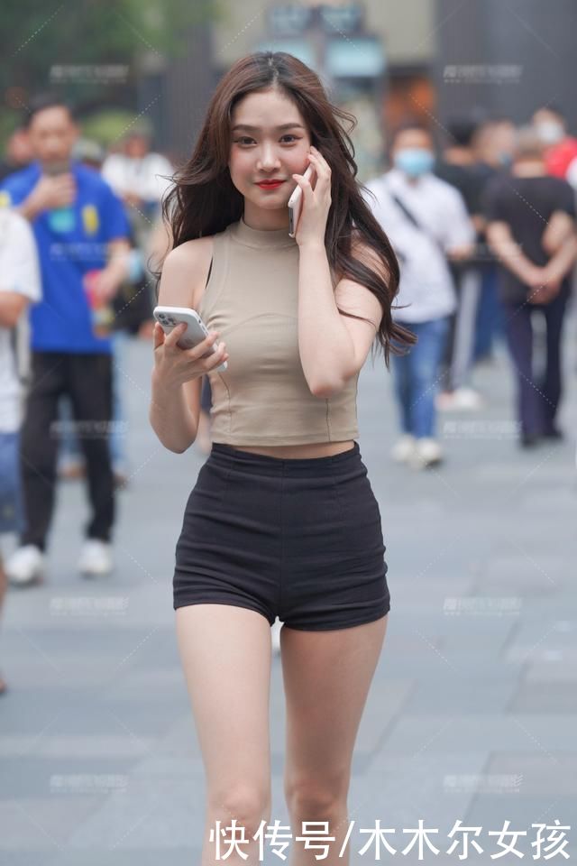 针织衫|简约修身的穿搭,穿出好心情,无袖针织衫配短裤,简洁美丽又大方