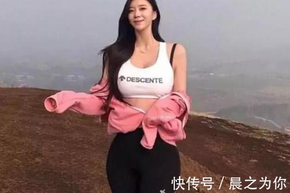 呼啦圈|1米74的她,“沙漏”型的身材,让人羡慕,坚持锻炼或是关键