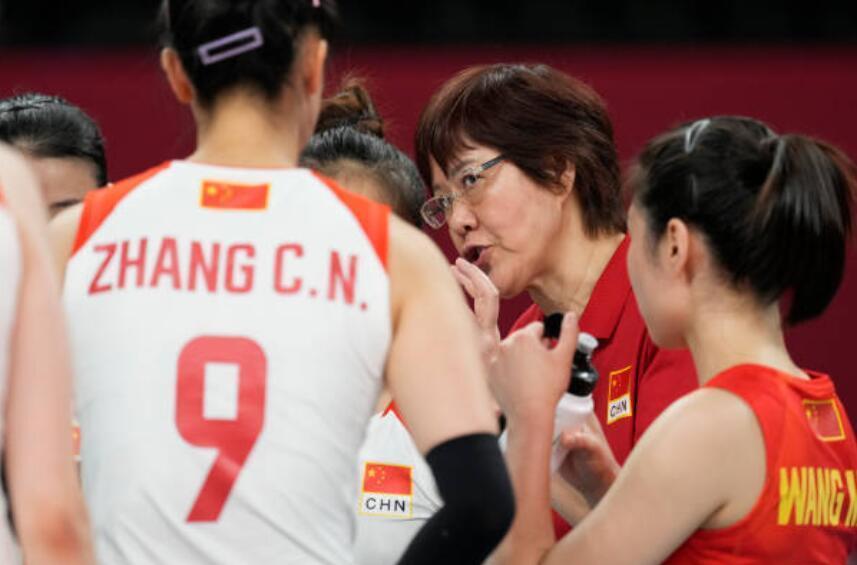 中国女排|郎平早该放手一搏！中国女排出局却有大收获，不逊意大利未来可期