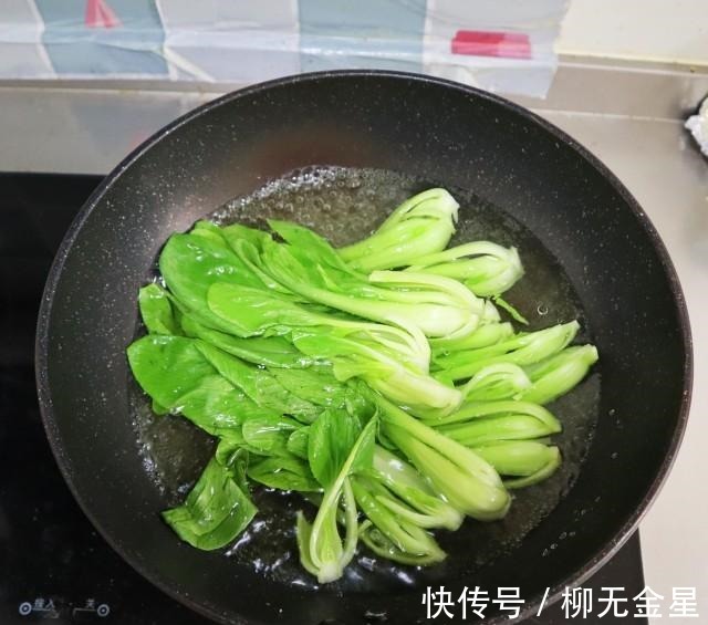 准备料汁|蚝油香菇青菜，鲜香味美，经典家常宴客菜！