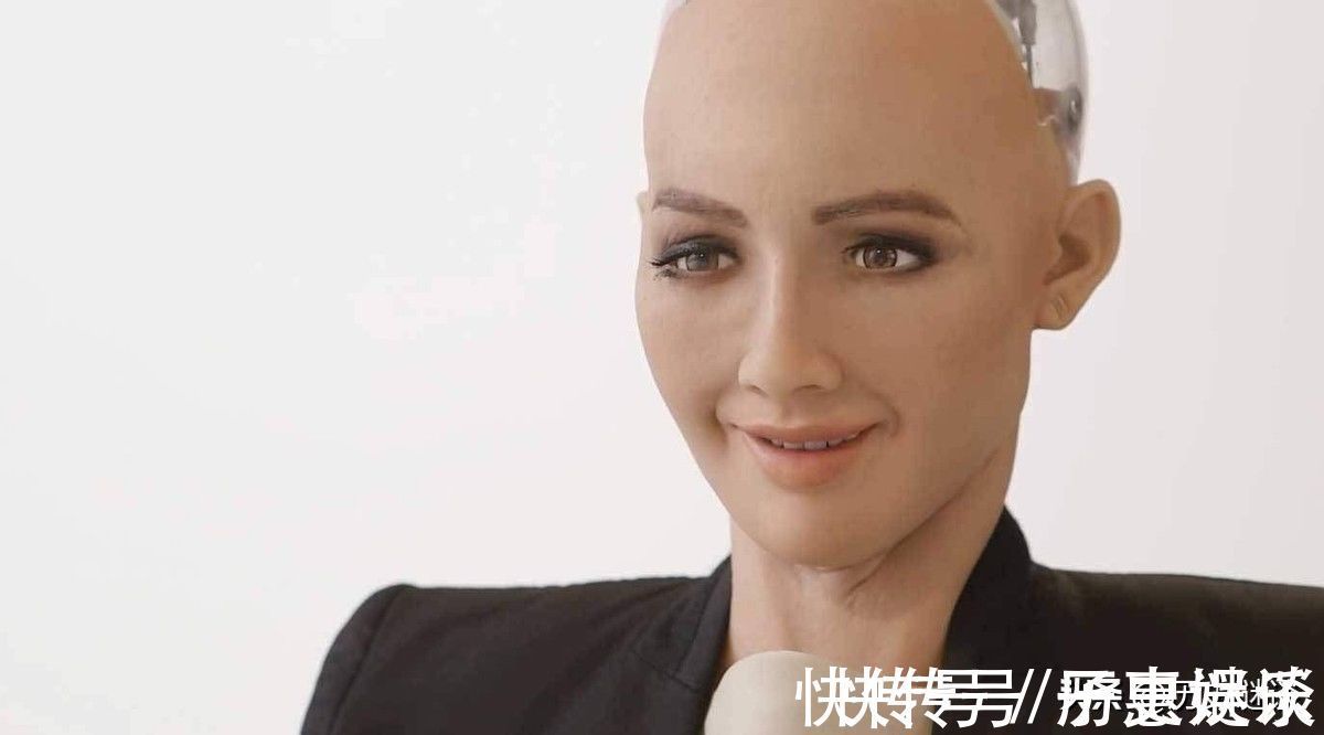 柯洁|曾扬言要“毁灭人类”的女机器人索菲亚,现在咋样了?说了别不信