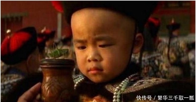 椅下|溥仪晚年在故宫重新坐上龙椅，从椅下掏出一样东西，含泪说句话