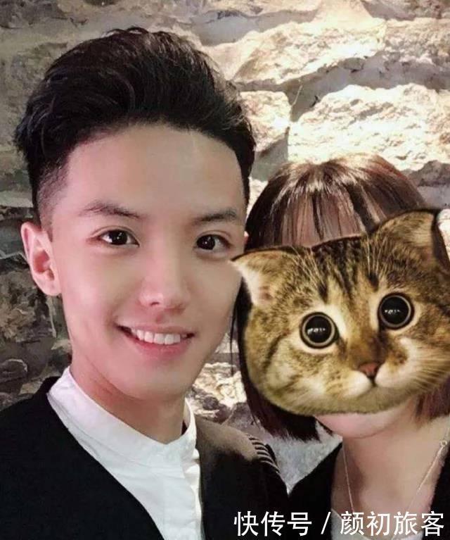 18岁公布恋情,22岁结婚婚戒不离手,简直就是漫画走出的男主