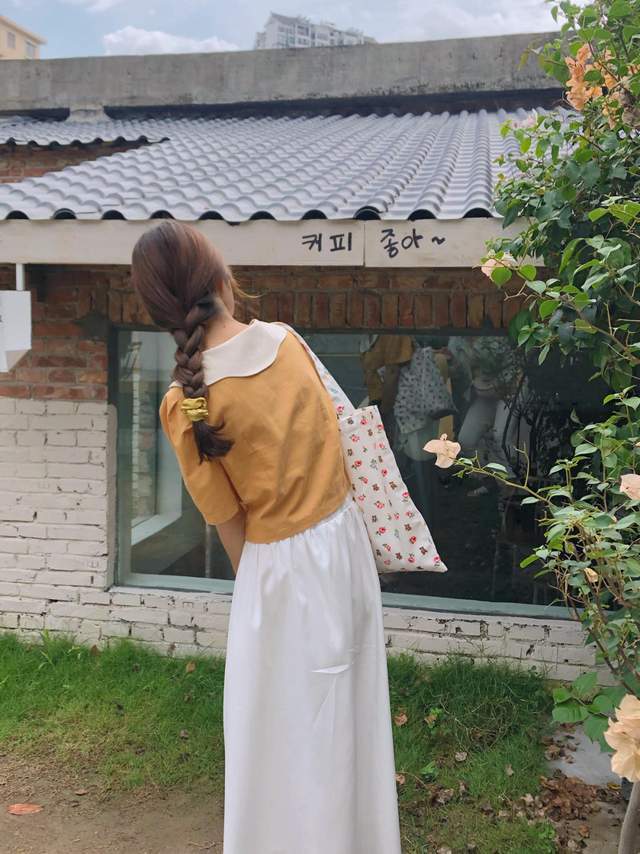 秋天|秋天裙装怎么穿好看?短袖上衣配半身裙简约高级,提升气质又显白