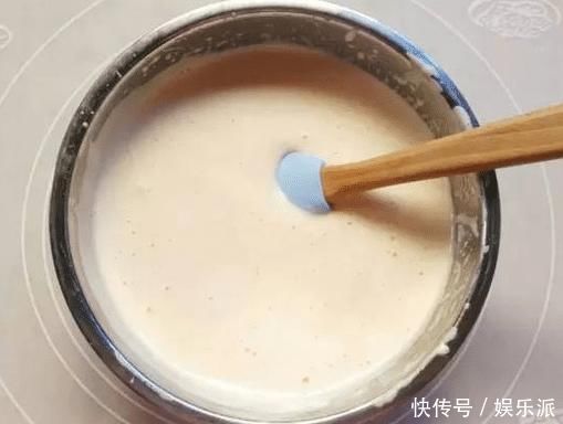 “懒人版”发糕,鸡蛋加面粉,简单搅一搅,做出来松软又香甜!