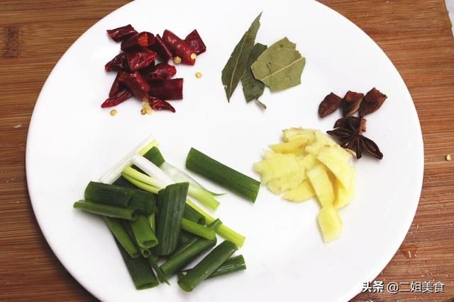 正确做法|白菜炖豆腐时，先炖白菜还是先炖豆腐？大厨教您正确做法，真好吃