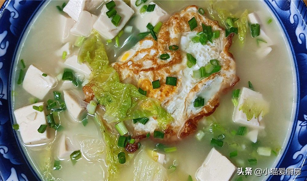 教你白菜豆腐汤的做法，成菜汤白味浓比吃肉还过瘾，制作还简单