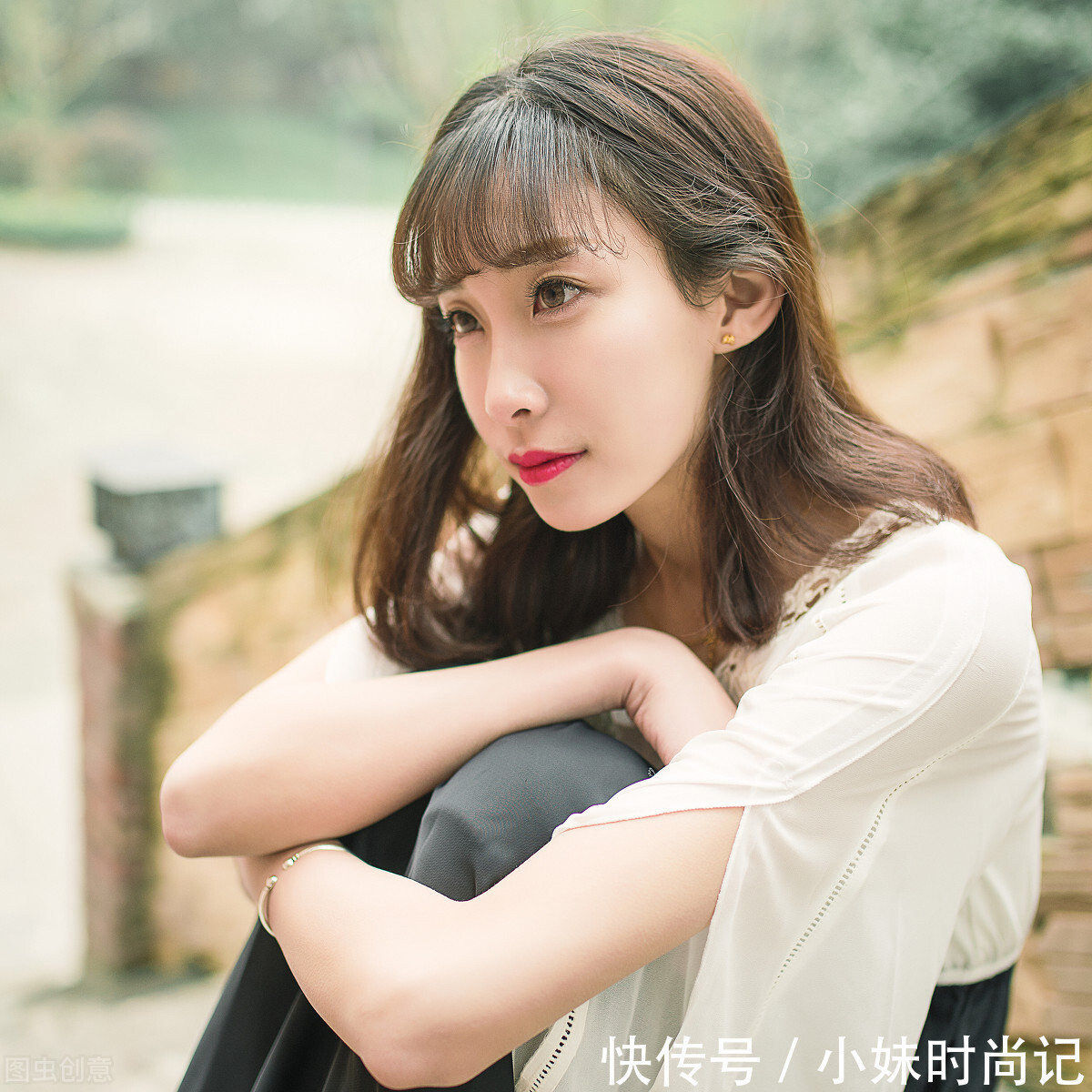 清新脱俗的美女,让人流连忘返