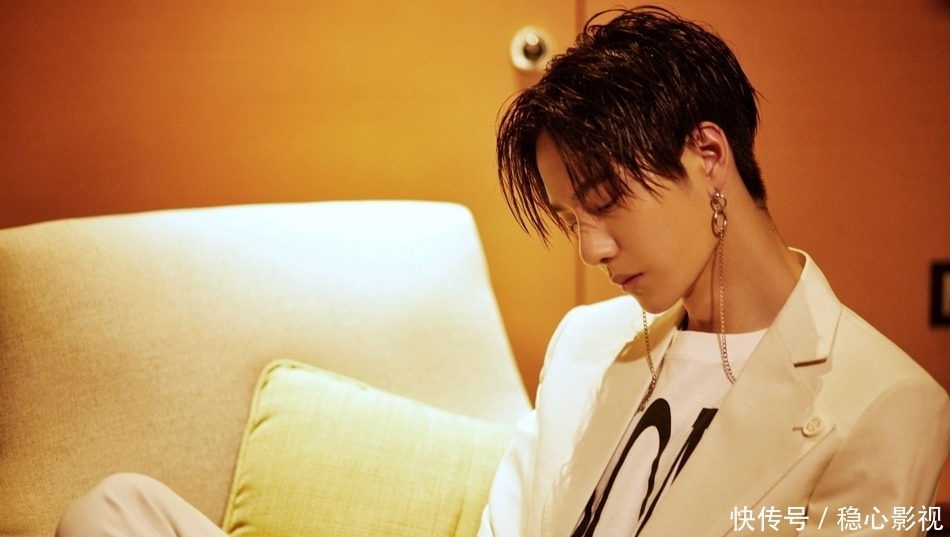 王一博连登春晚元宵晚会：作为顶流的他给肖战带来哪些启示？