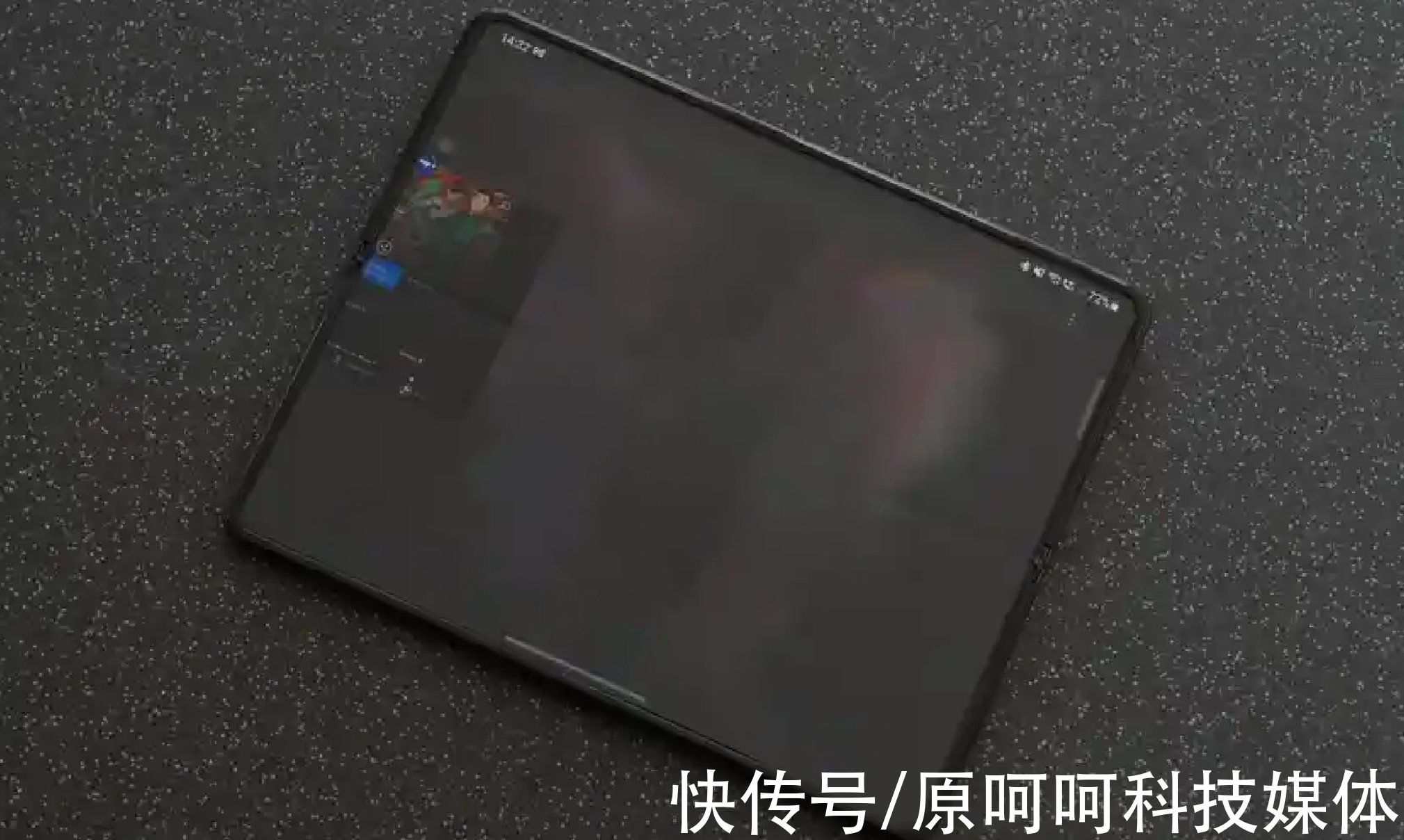 三星|巅峰！三星 Galaxy Z Fold 3评测：首款IPx8级防水折叠屏｜华为怕吗？