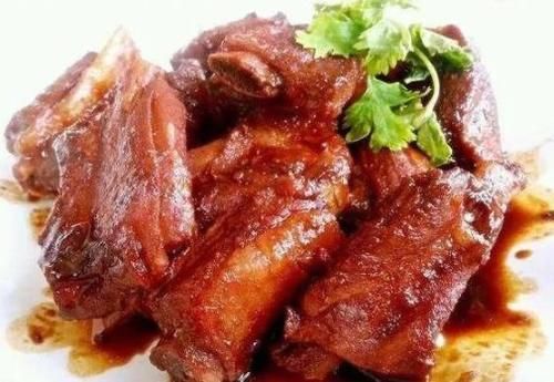  家常菜：红烧排骨、红椒酿肉、茄汁豆腐