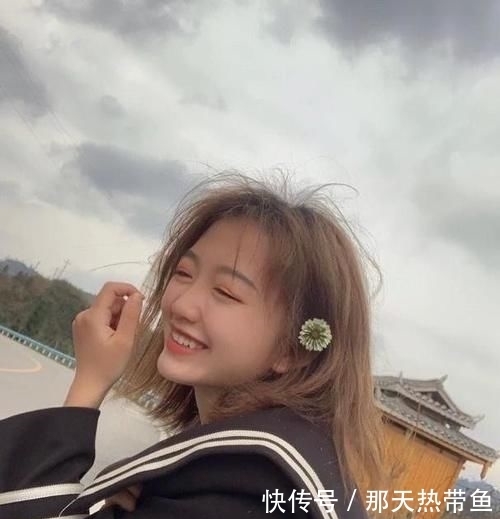  生病|《变形记》神仙妹妹梁小友：因父亲生病辍学，今成网红捞金惹争议