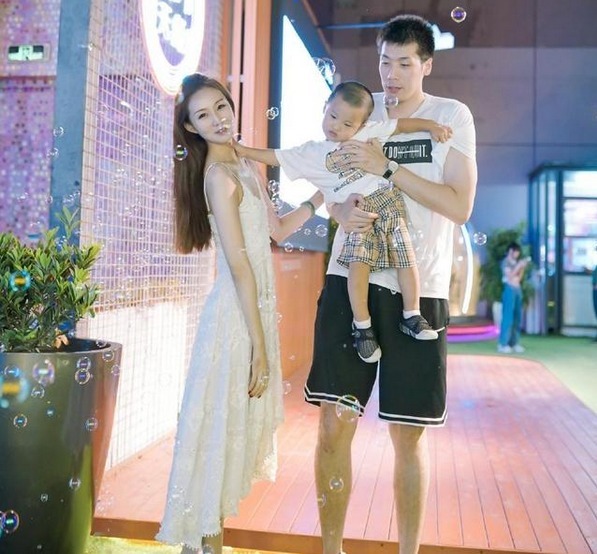 别墅|人生赢家任骏飞,娶高学历娇妻,肤白貌美大长腿,新买独栋小别墅
