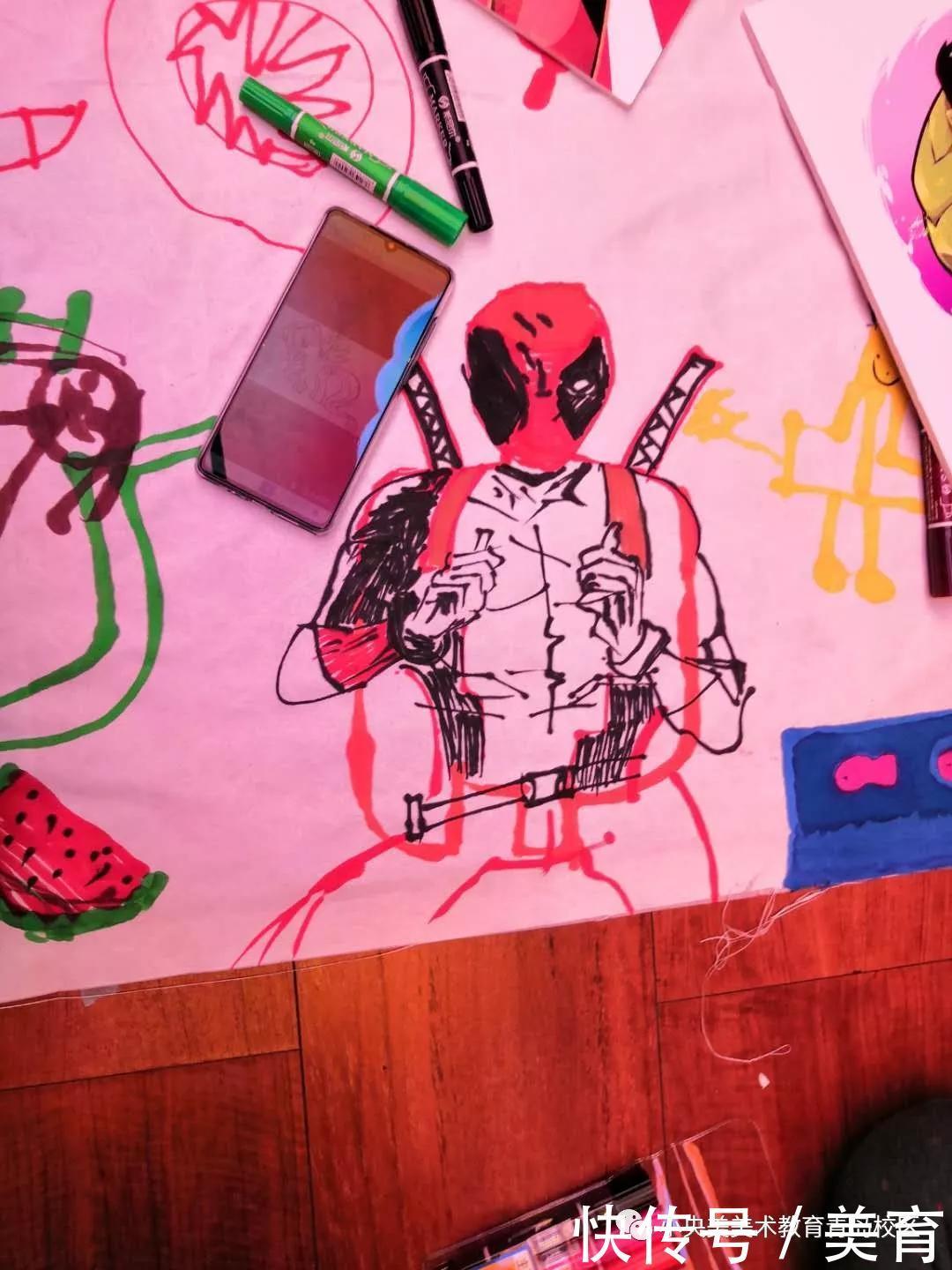 美术|小央美儿童美术:小小绘画家齐聚万象城,央宝贝们在长卷上绘英雄