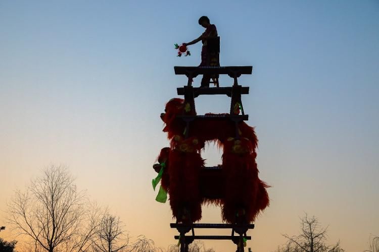 天塔|天塔狮舞贺新年 台儿庄古城乐翻天