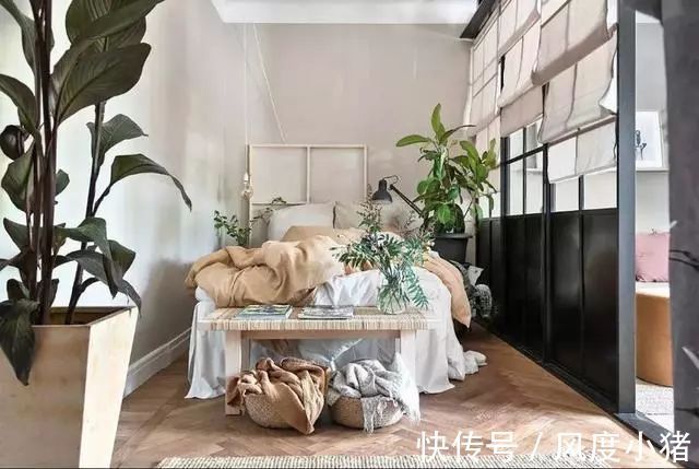 绿植|46平公寓,墙面挂衣架,步入式衣帽间,地台沙发,小户型大设计