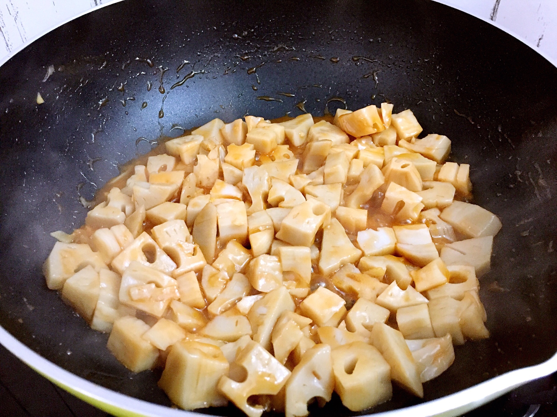 糖醋藕丁开胃爽口，做法简单，轻松完成一道下酒菜！