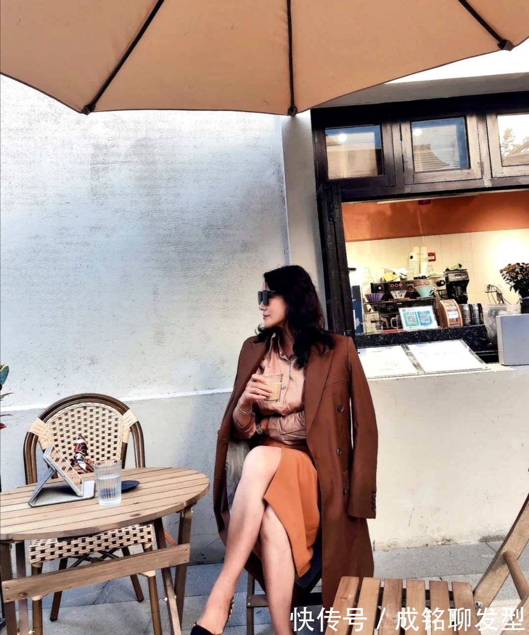 阔腿裤|适合50岁女人的秋季减龄打扮，优雅时尚又大气，美得高级更有品位