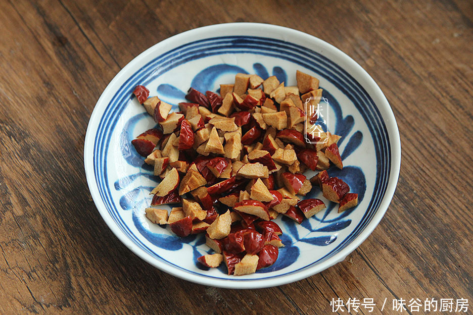 这糕点，吃一次馋一次，不用烤箱不打发，香甜软糯，暖暖过冬