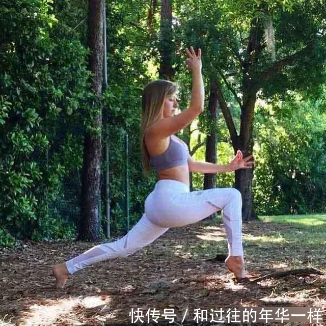 血液循环|姑娘勤练四招瑜伽体式,气血变好容光焕发,同时增强开胯能力