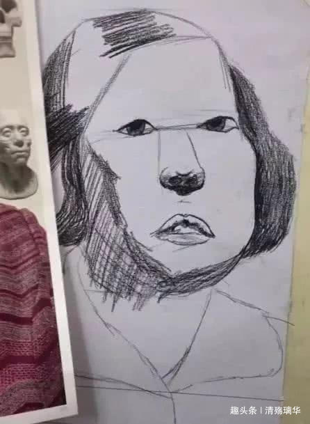 美术学渣!美术学渣再现“神级”素描,老师看了被气哭,模特看了要加钱