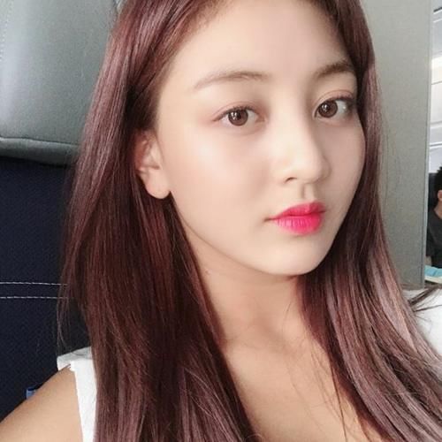 6个“显白小心机”让你气质马上UP！从穿搭、妆容入手！瞬间提亮暗沉肤色！