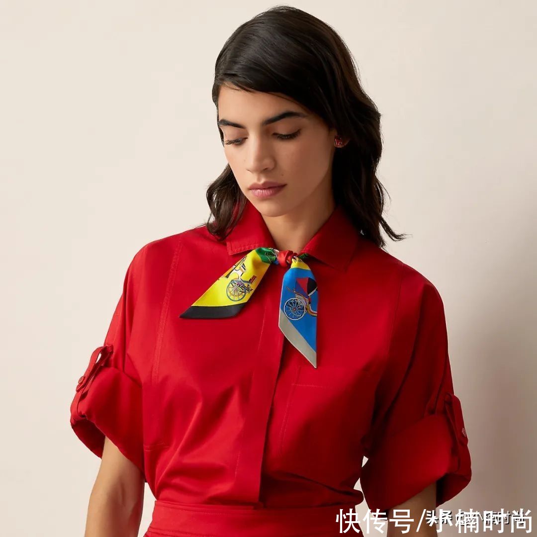 用细节为造型增加时髦感，夏季窄长丝巾的三种迷人搭配推荐