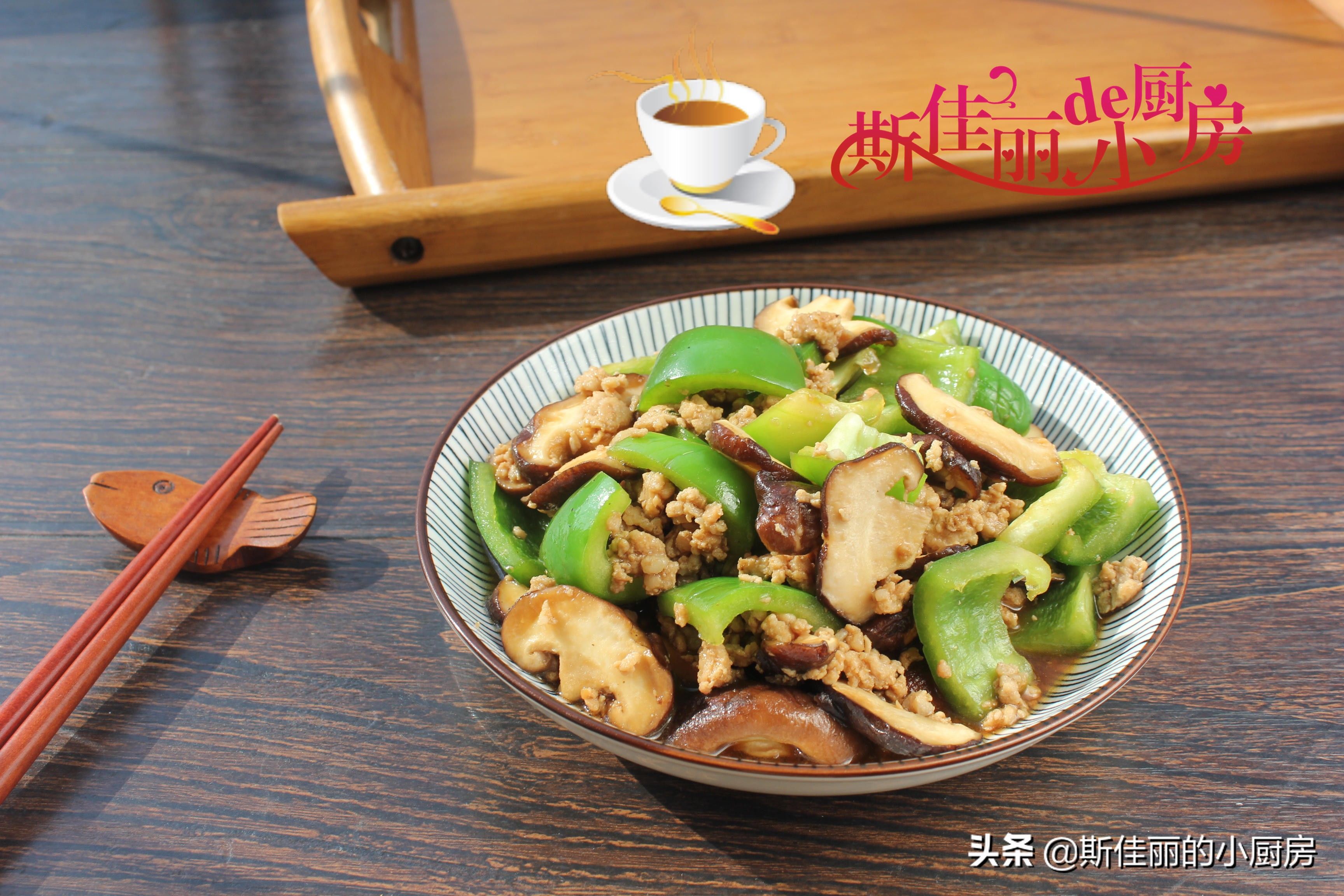 家常菜|一家三口的午餐都是些家常菜,营养又美味,花钱不多家人吃得香