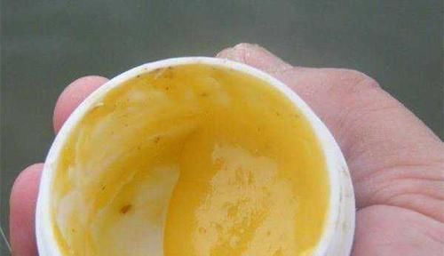 钓鱼必杀技:盘点民间这些用饵“野路子”,大鲫连竿的秘密绝招!