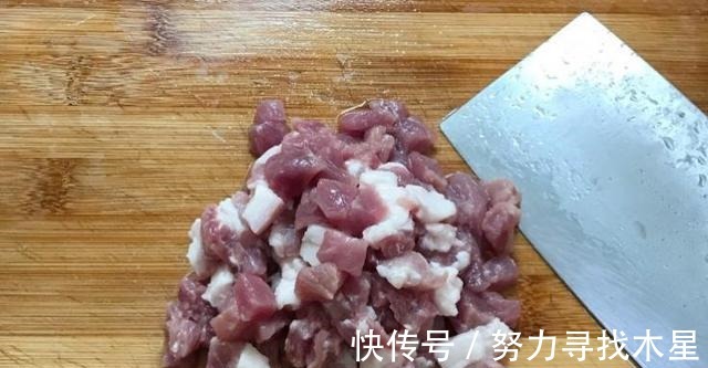 想吃炸酱面自己在家做，成本低，干净卫生还实惠！