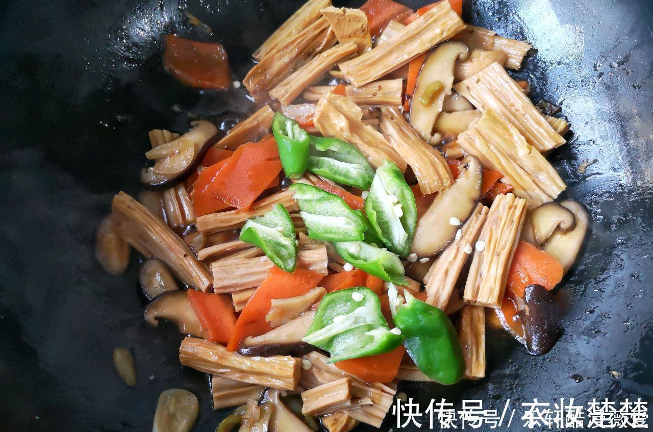 香菇烧腐竹|它是天然“补钙库”,隔三差五吃,荤素搭配营养足,补钙长高个