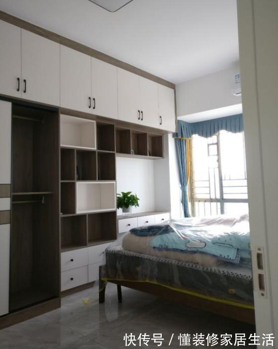 布艺沙发|90平三房两厅送入户花园，12万硬装包全屋定制柜，朋友都来参观