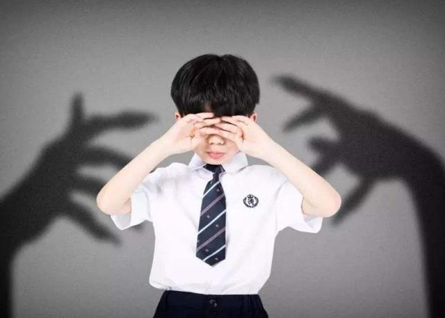 起名|爸爸姓“夏”,给儿子起的名,老师上课不敢叫:每次学生都哄堂大笑