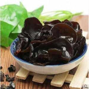 泡木耳时，别再直接用水泡，学会饭店这方法，木耳发得又快又干净